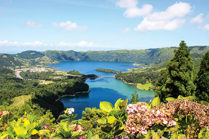 Đảo Flores - Hòn đảo được bao phủ bởi các loài hoa